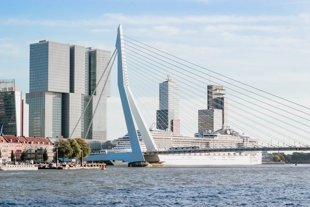Oprichter Jan de Vries leidt een architectuurtour